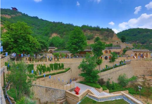 延安宝塔窑苑民宿｜住进宝塔山的窑洞秘境，枕着红色文脉入眠